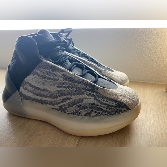 Yeezy Quantum Kids Basketball Lifestyle Model Size 11K Made by Adidas - Picture 2 of 12